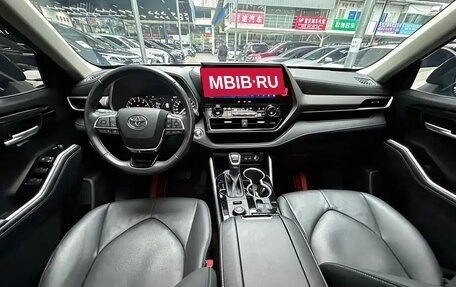 Toyota Highlander, 2024 год, 5 450 000 рублей, 19 фотография