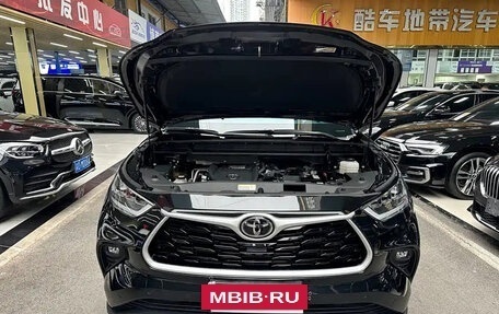 Toyota Highlander, 2024 год, 5 450 000 рублей, 21 фотография