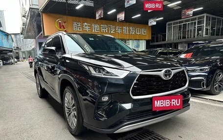 Toyota Highlander, 2024 год, 5 450 000 рублей, 24 фотография