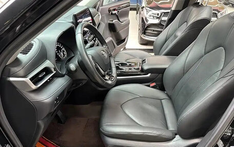 Toyota Highlander, 2024 год, 5 450 000 рублей, 29 фотография