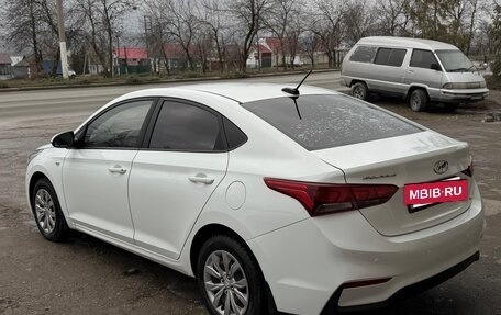 Hyundai Solaris II рестайлинг, 2017 год, 1 100 000 рублей, 4 фотография