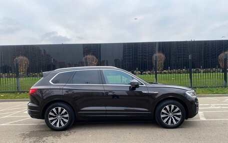 Volkswagen Touareg III, 2018 год, 3 450 000 рублей, 3 фотография