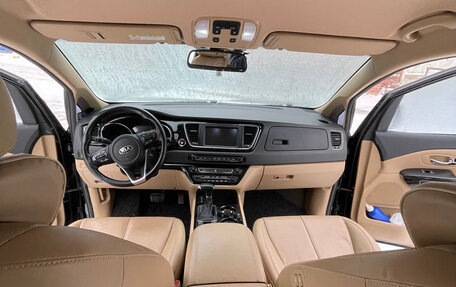 KIA Carnival III, 2018 год, 3 300 000 рублей, 10 фотография