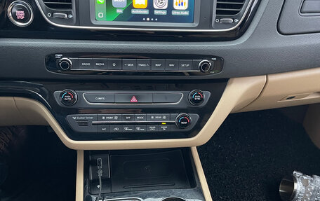 KIA Carnival III, 2018 год, 3 300 000 рублей, 17 фотография