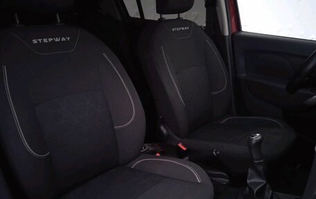 Renault Logan II, 2019 год, 1 150 000 рублей, 10 фотография