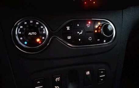 Renault Logan II, 2019 год, 1 150 000 рублей, 14 фотография