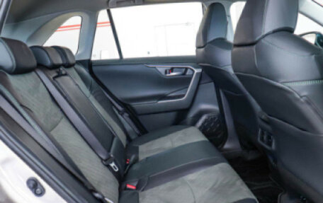 Toyota RAV4, 2025 год, 4 690 000 рублей, 28 фотография