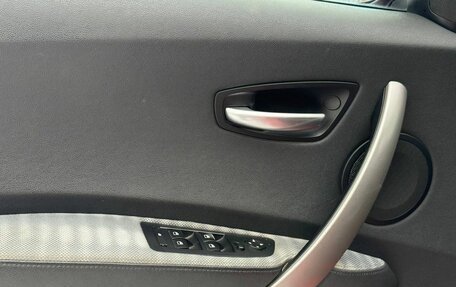 BMW 1 серия, 2006 год, 770 000 рублей, 24 фотография