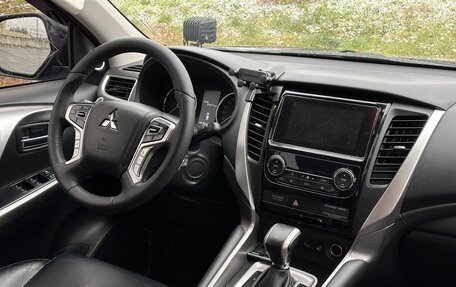 Mitsubishi Pajero Sport III рестайлинг, 2018 год, 2 900 000 рублей, 7 фотография