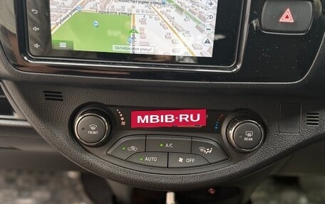 Toyota Vitz, 2019 год, 1 560 000 рублей, 2 фотография