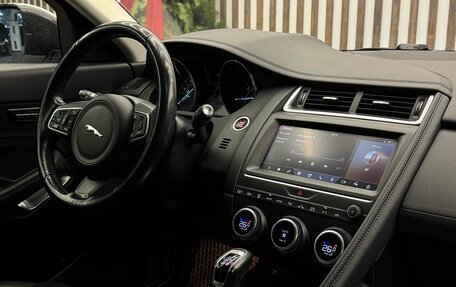 Jaguar E-Pace, 2018 год, 2 950 000 рублей, 26 фотография