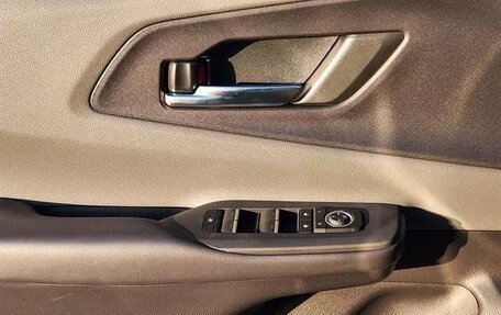 Toyota Prius IV XW50, 2025 год, 4 700 000 рублей, 16 фотография