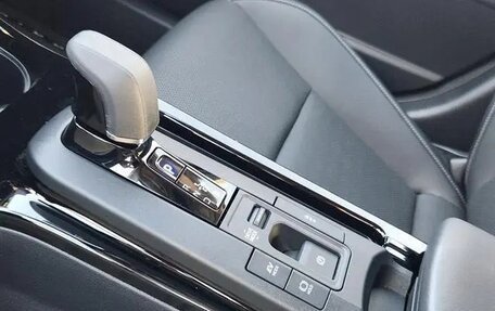 Toyota Prius IV XW50, 2025 год, 4 700 000 рублей, 14 фотография