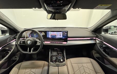 BMW 5 серия, 2025 год, 8 490 000 рублей, 10 фотография