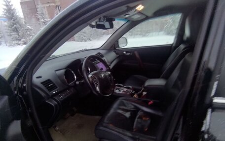 Toyota Highlander III, 2011 год, 2 400 000 рублей, 2 фотография