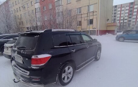 Toyota Highlander III, 2011 год, 2 400 000 рублей, 3 фотография