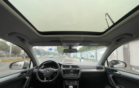 Volkswagen Tiguan II, 2021 год, 2 049 000 рублей, 9 фотография