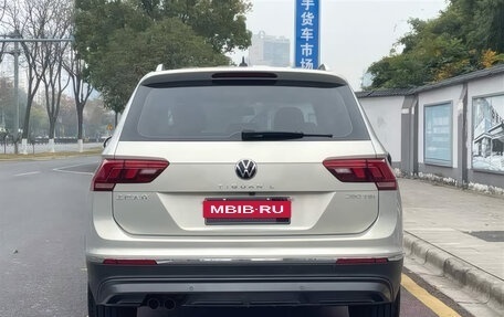 Volkswagen Tiguan II, 2021 год, 2 049 000 рублей, 3 фотография