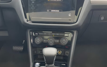 Volkswagen Tiguan II, 2021 год, 2 049 000 рублей, 15 фотография