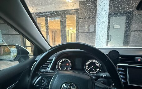 Toyota Camry, 2018 год, 2 300 000 рублей, 6 фотография