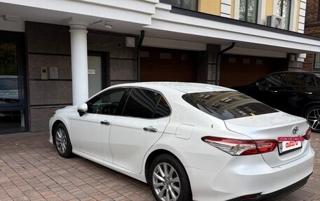 Toyota Camry, 2018 год, 2 300 000 рублей, 5 фотография