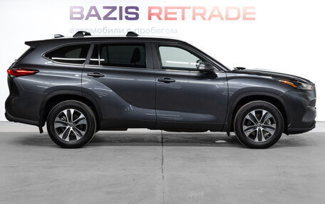 Toyota Highlander, 2022 год, 5 299 000 рублей, 5 фотография