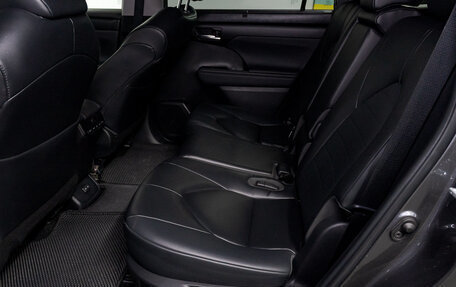 Toyota Highlander, 2022 год, 5 299 000 рублей, 17 фотография