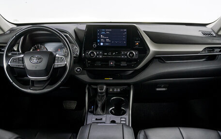 Toyota Highlander, 2022 год, 5 299 000 рублей, 22 фотография