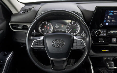 Toyota Highlander, 2022 год, 5 299 000 рублей, 23 фотография