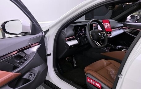 BMW 5 серия, 2025 год, 8 850 000 рублей, 10 фотография