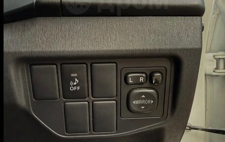 Toyota Prius, 2013 год, 1 200 000 рублей, 14 фотография