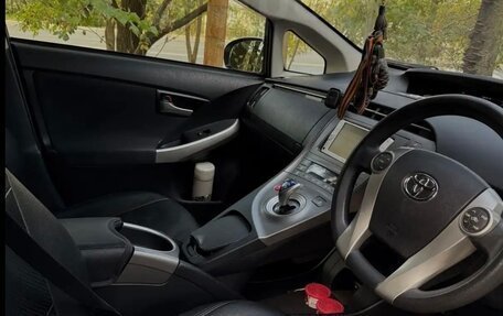 Toyota Prius, 2013 год, 1 200 000 рублей, 10 фотография