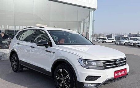 Volkswagen Tiguan II, 2021 год, 1 850 000 рублей, 1 фотография