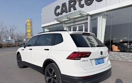 Volkswagen Tiguan II, 2021 год, 1 850 000 рублей, 4 фотография