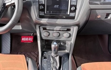 Volkswagen Tiguan II, 2021 год, 1 850 000 рублей, 10 фотография