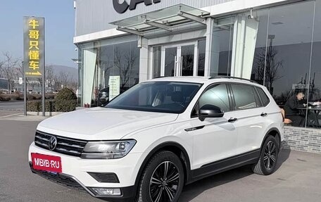 Volkswagen Tiguan II, 2021 год, 1 850 000 рублей, 2 фотография