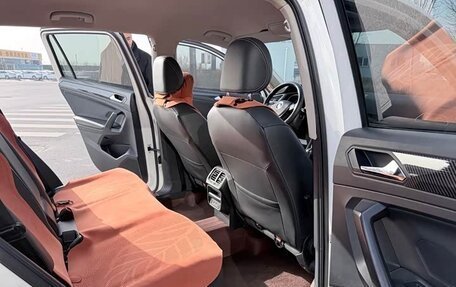 Volkswagen Tiguan II, 2021 год, 1 850 000 рублей, 12 фотография