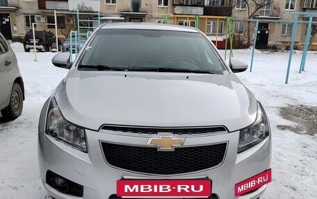 Chevrolet Cruze II, 2011 год, 850 000 рублей, 3 фотография