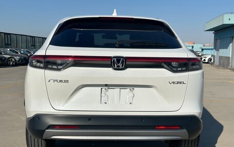 Honda Vezel, 2024 год, 2 220 000 рублей, 4 фотография