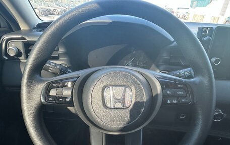 Honda Vezel, 2024 год, 2 220 000 рублей, 32 фотография