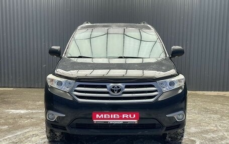 Toyota Highlander III, 2012 год, 1 997 000 рублей, 2 фотография