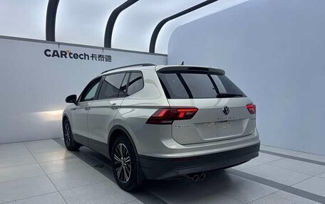 Volkswagen Tiguan II, 2021 год, 2 186 000 рублей, 3 фотография