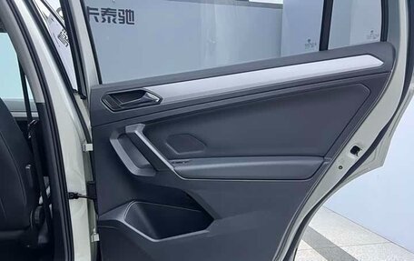 Volkswagen Tiguan II, 2021 год, 2 186 000 рублей, 20 фотография