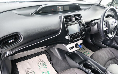 Toyota Prius IV XW50, 2018 год, 1 749 000 рублей, 12 фотография