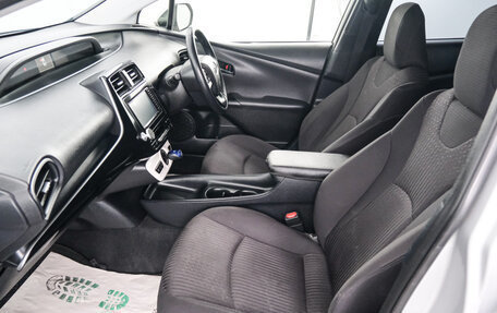 Toyota Prius IV XW50, 2018 год, 1 749 000 рублей, 13 фотография