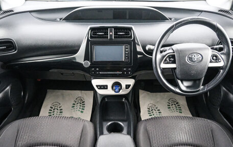 Toyota Prius IV XW50, 2018 год, 1 749 000 рублей, 11 фотография