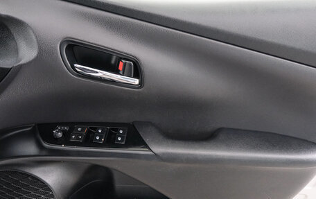 Toyota Prius IV XW50, 2018 год, 1 749 000 рублей, 18 фотография