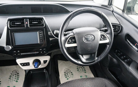Toyota Prius IV XW50, 2018 год, 1 749 000 рублей, 10 фотография