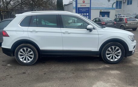 Volkswagen Tiguan II, 2017 год, 2 550 000 рублей, 2 фотография