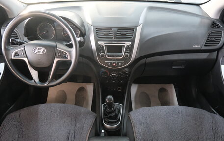 Hyundai Solaris II рестайлинг, 2016 год, 959 000 рублей, 14 фотография